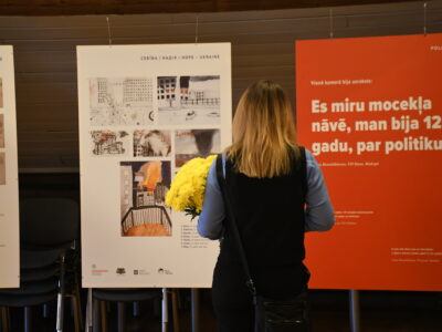 Kuldīgas Mākslas namā skatāma izstāde “Mammu, es negribu karu”